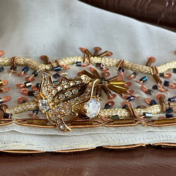 Gold tone leaf ring with rhinestones size 10 - Picture 12 of 12